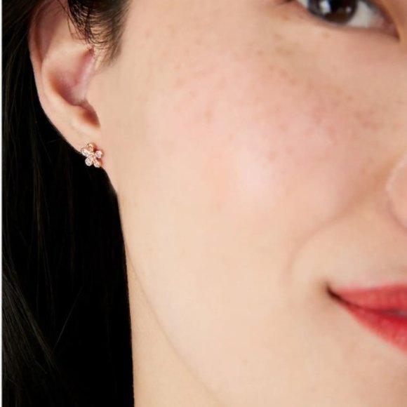 kate spade Gleaming Gardenia Flower Studs NEW - Picture 2 of 8